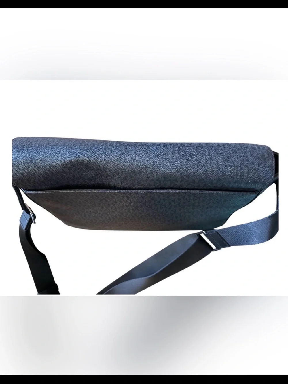 Michael Kors Harrison Messenger Bag